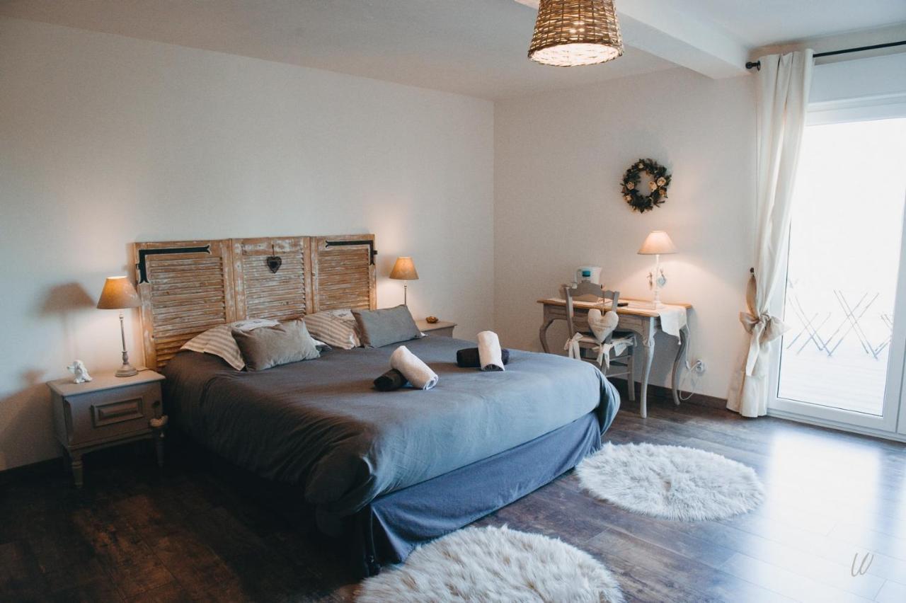 Au Charme D'Antan Bed & Breakfast Féron Eksteriør bilde