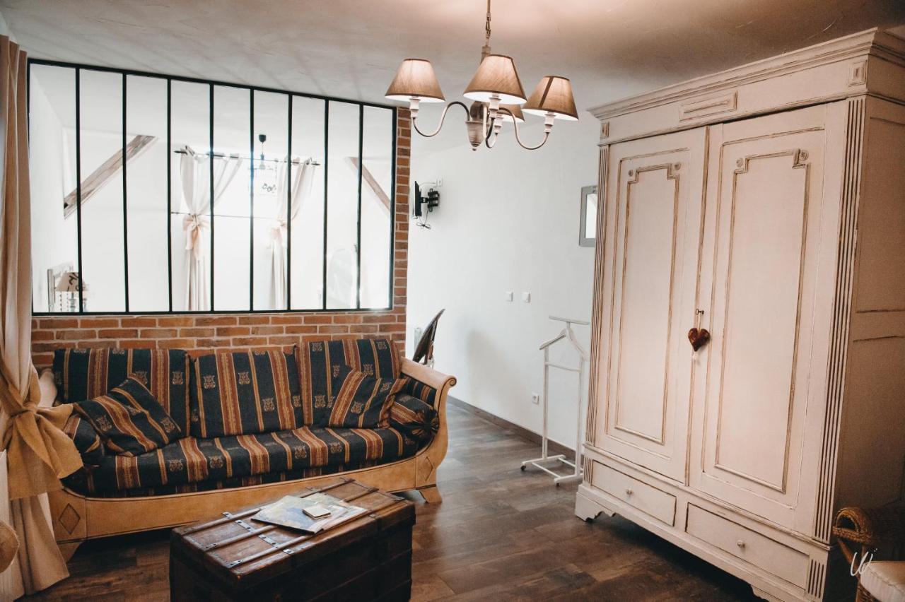 Au Charme D'Antan Bed & Breakfast Féron Eksteriør bilde