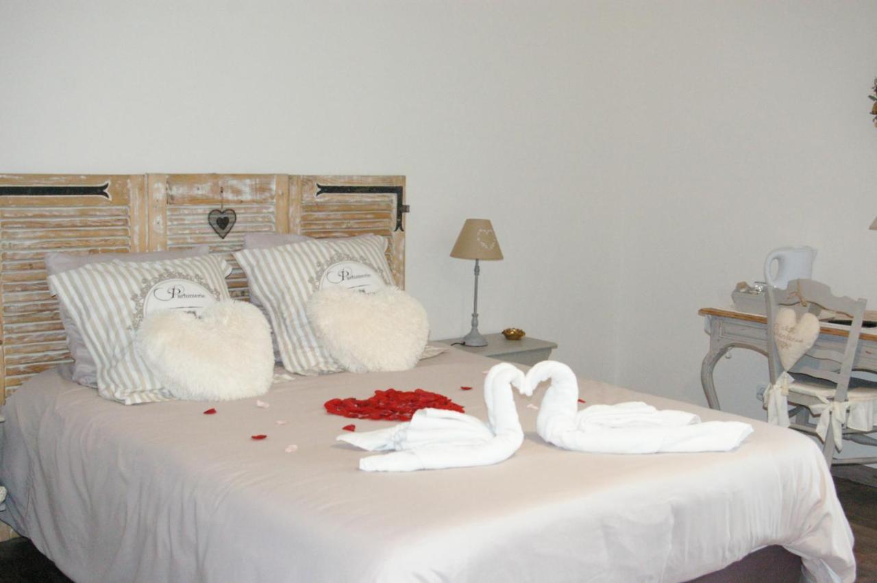 Au Charme D'Antan Bed & Breakfast Féron Eksteriør bilde