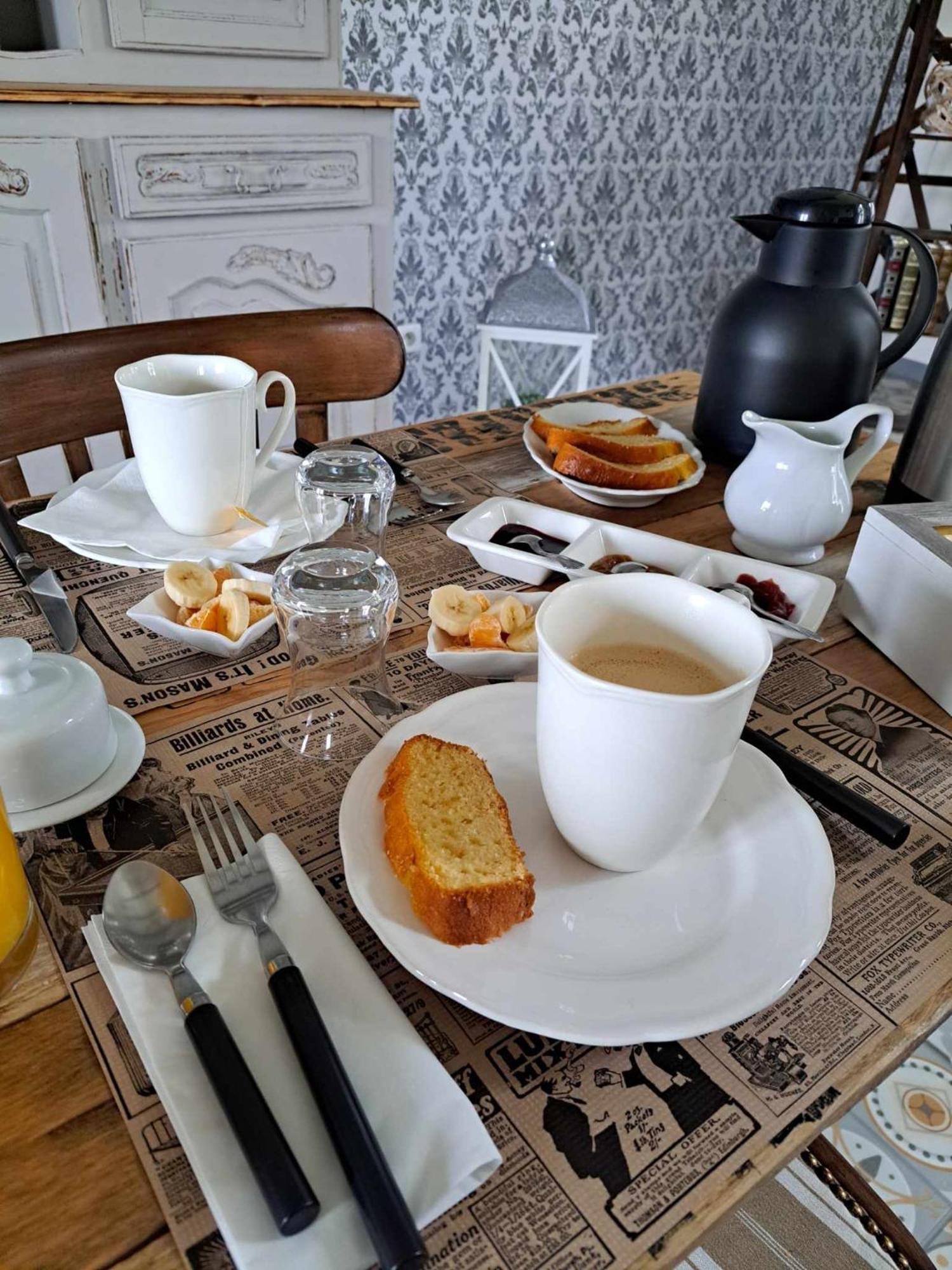 Au Charme D'Antan Bed & Breakfast Féron Eksteriør bilde