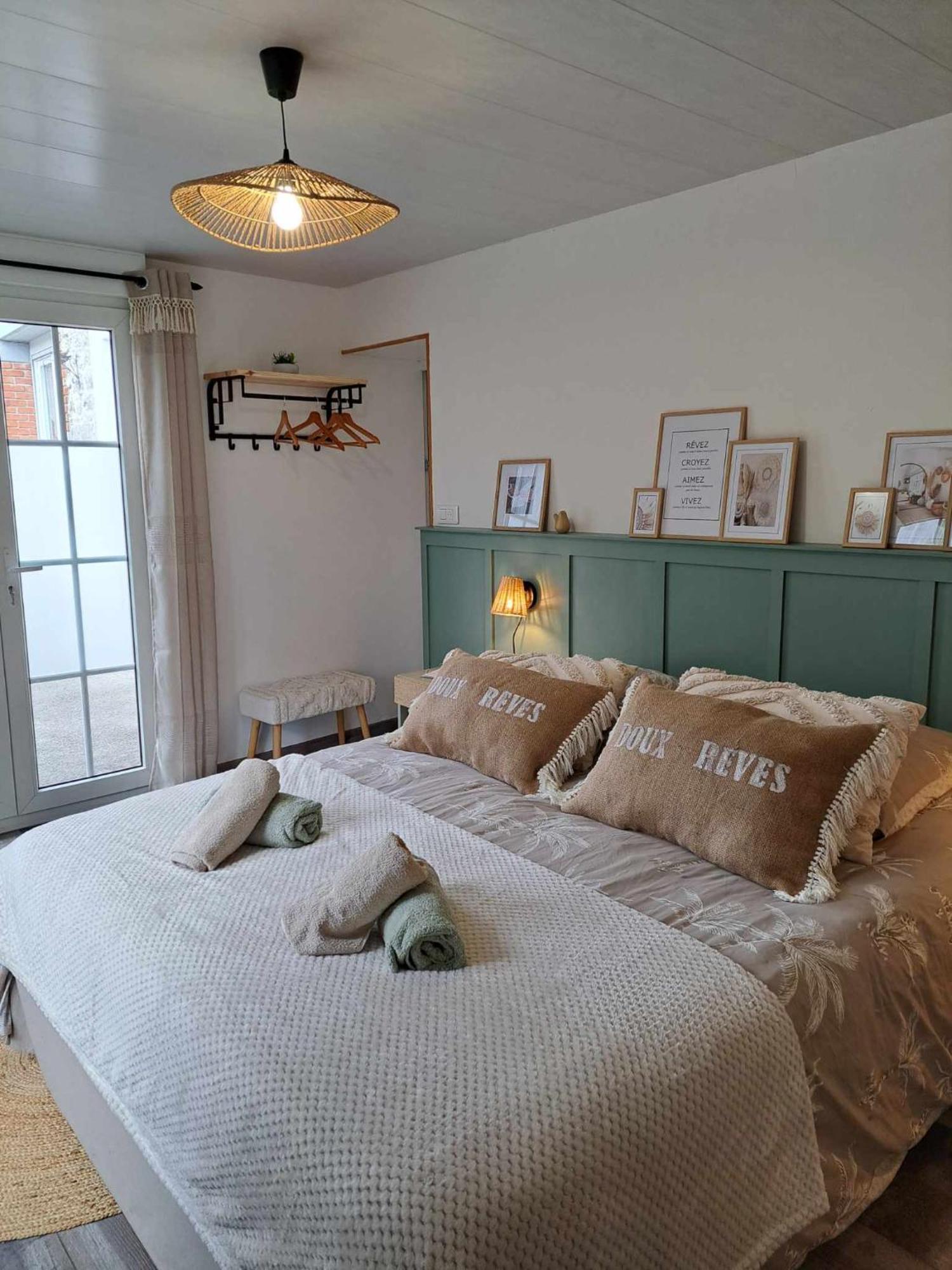 Au Charme D'Antan Bed & Breakfast Féron Eksteriør bilde